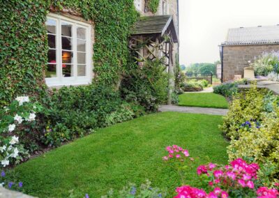 garden-court-farm-house-cottage-relaxing-holiday